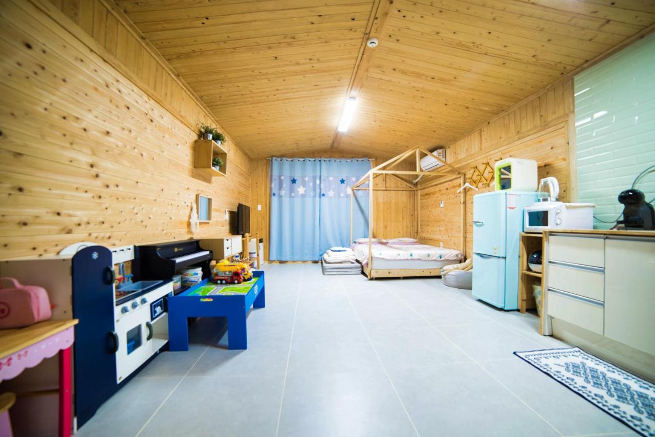 Jeju Sunflower Pension Seogwipo Exterior photo