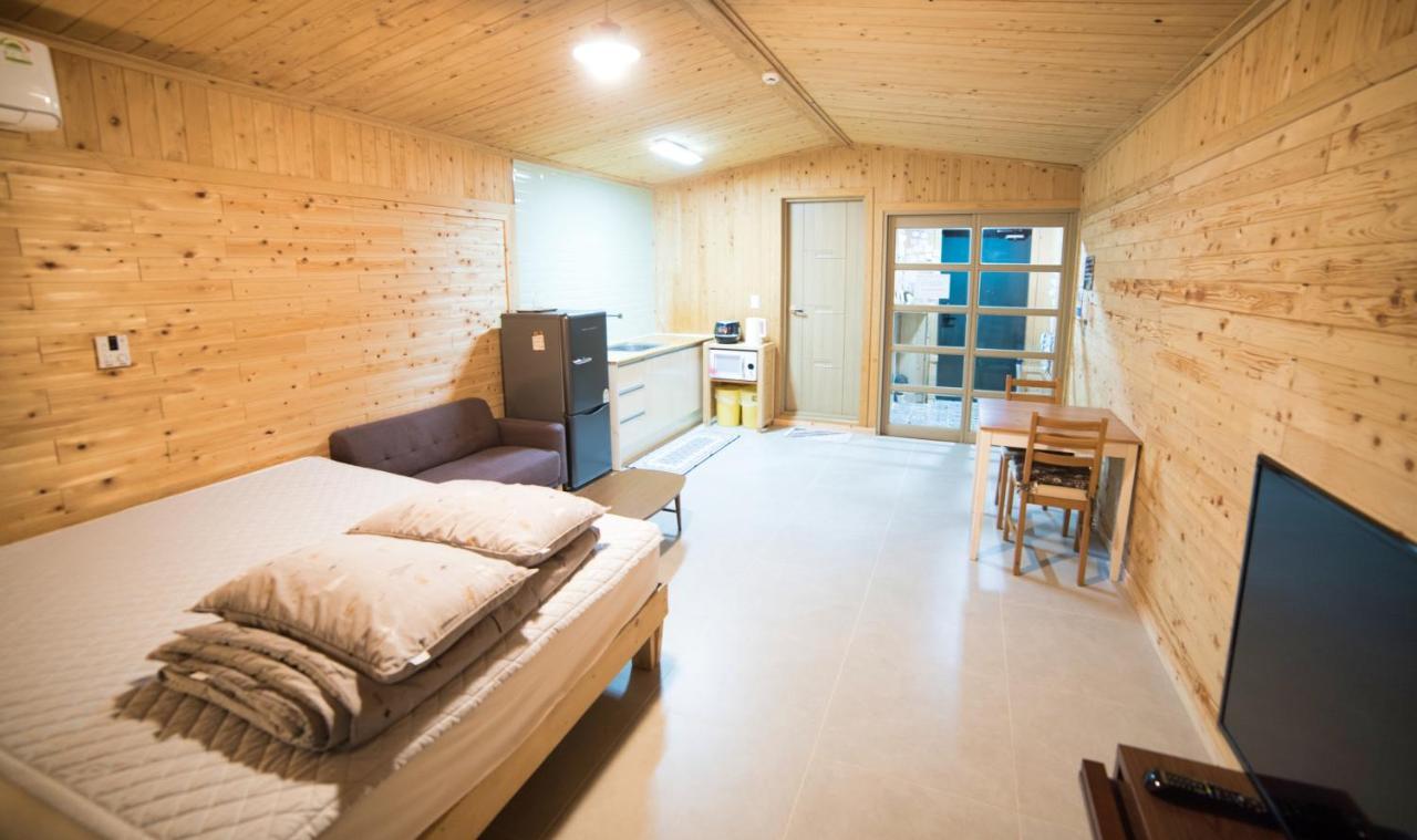 Jeju Sunflower Pension Seogwipo Exterior photo