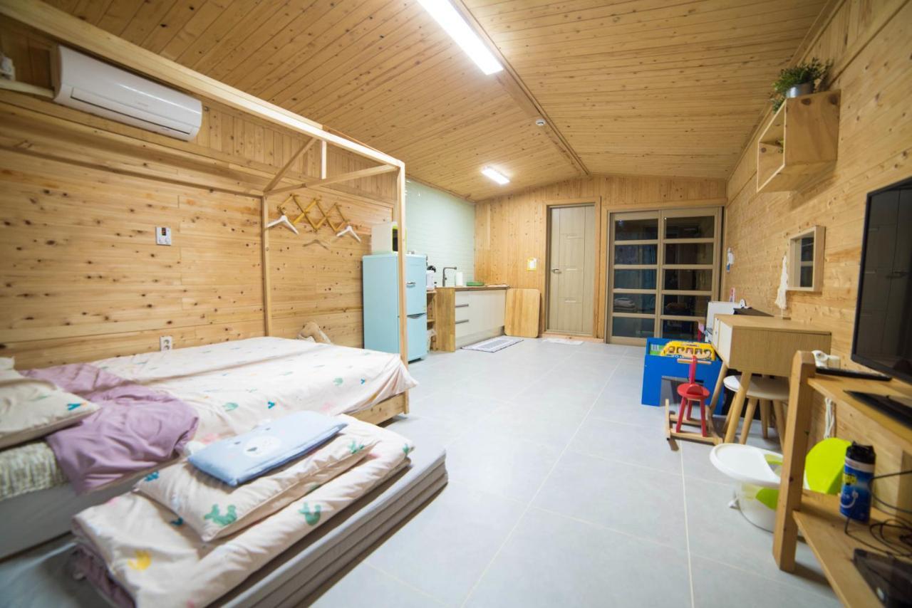 Jeju Sunflower Pension Seogwipo Exterior photo
